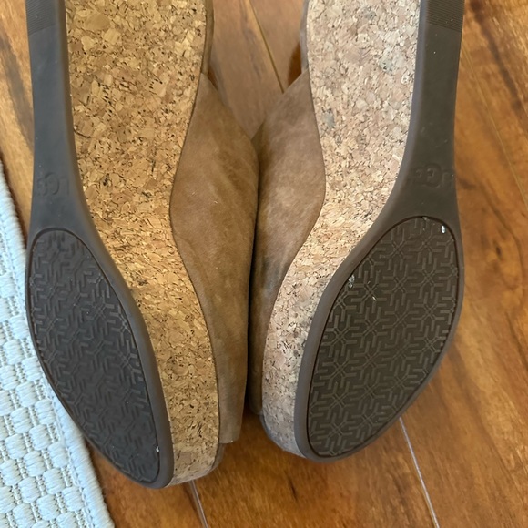 Ugg platform slides size 12 - Picture 2 of 5